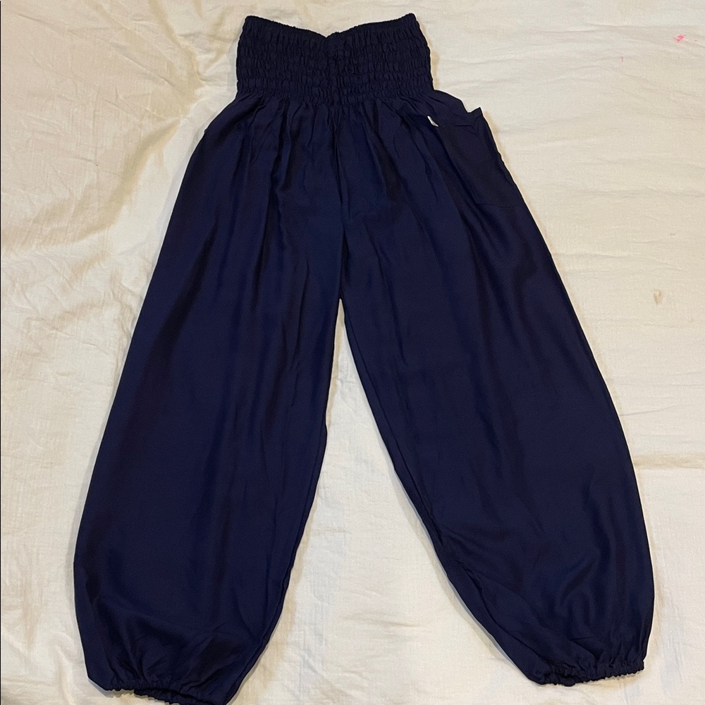Loose Thailand pants with side pockets and elastic at ankles